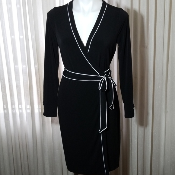 Ann Taylor Dresses & Skirts - Ann Taylor Petite Wrap Dress👗